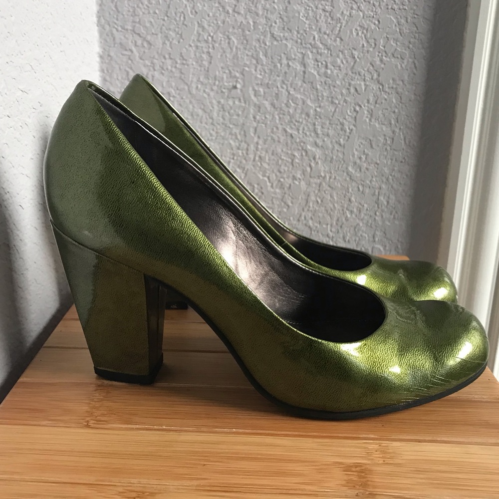 Vince Camuto Green heels - Picture 2 of 4